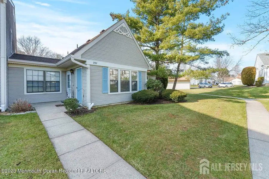 -237 Wycoff Way, East Brunswick, NJ 08816 - Image #2