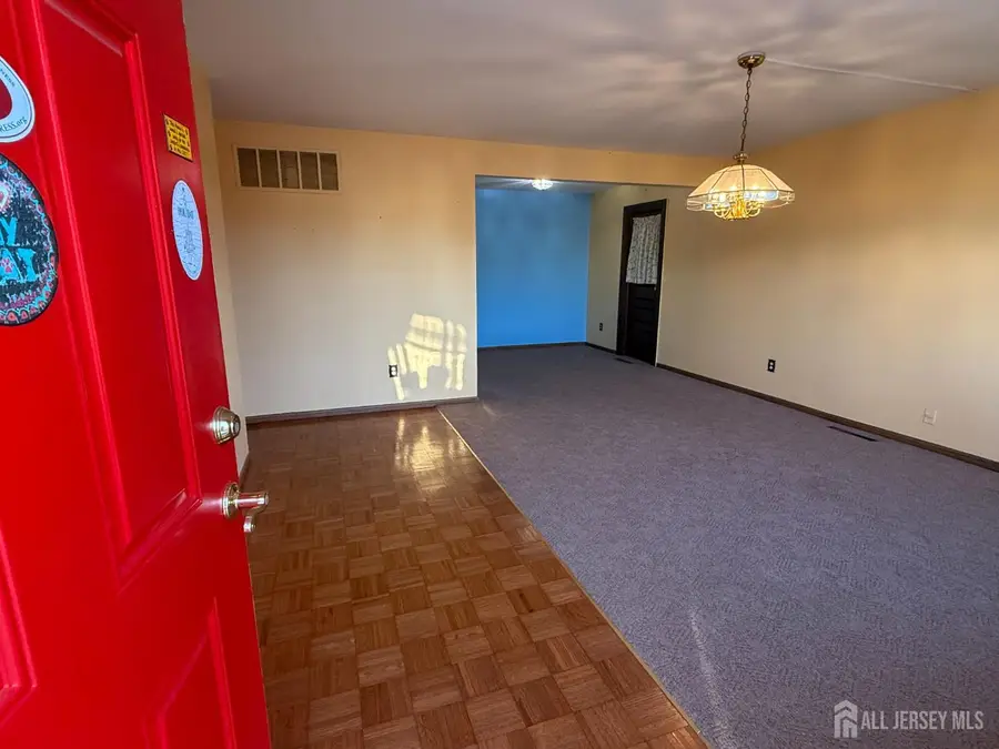 -10 Woodlawn Circle, Laurence Harbor, NJ 07735 - Image #3