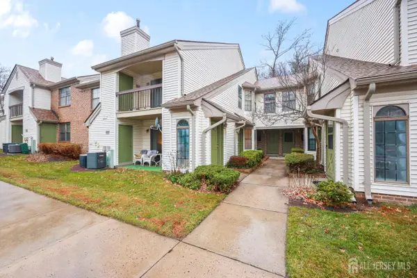 -305 Sunshine Court, Parlin, NJ 08859