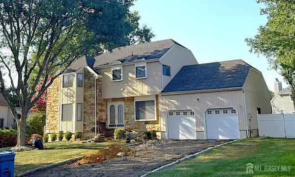 -32 Victorian Drive, Old Bridge, NJ 08857