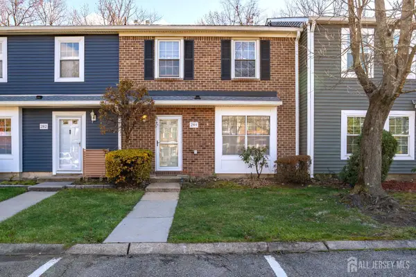 -284 Constitution Circle, North Brunswick, NJ 08902