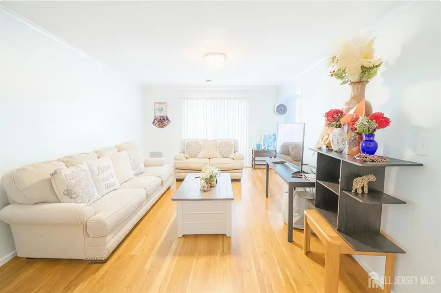 -401 Sharon Garden Court, Woodbridge Township, NJ 07095 - Image #3