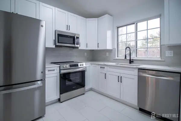 -659-B Azalea Plaza, Monroe, NJ 08831