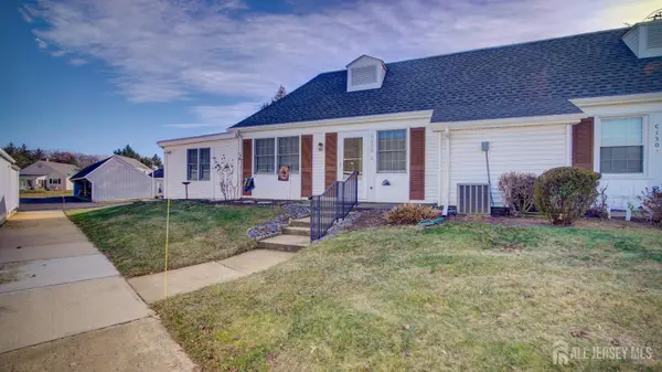 -130 Plymouth Lane #D, Monroe, NJ 08831