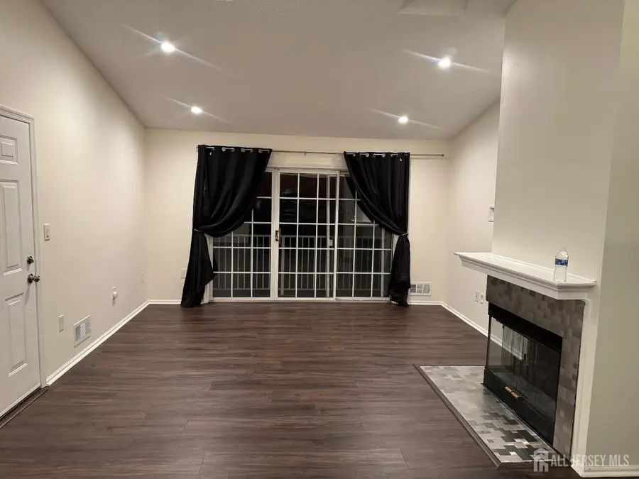 -93 Caitlin Court, Franklin Park, NJ 08823 - Image #3