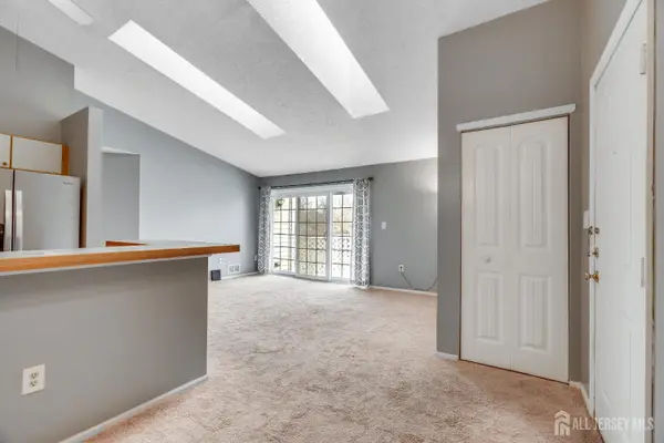 -304 Wimbeldon Court, North Brunswick, NJ 08902