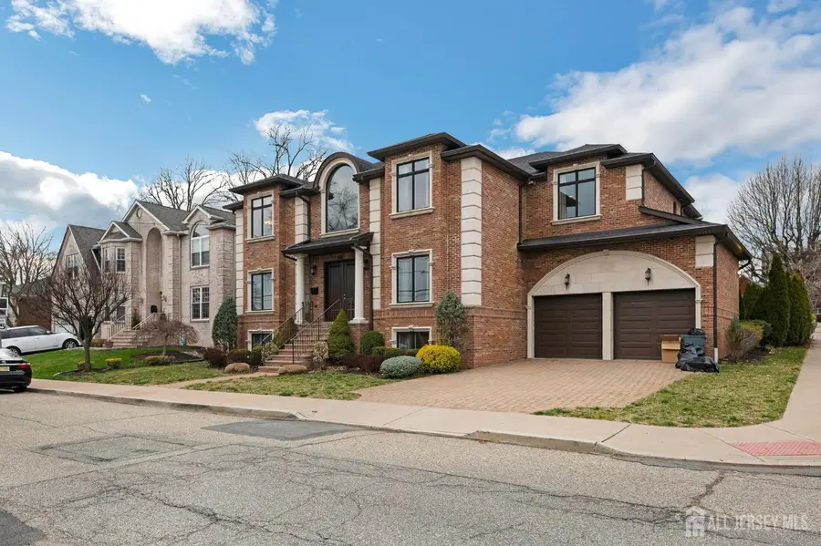 -1355 NE Abbott Boulevard, Fort Lee, NJ 07024 - Image #2