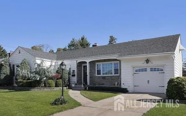 -824 Evergreen Court, North Brunswick, NJ 08902