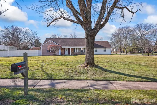 -2 Varnum Lane, Manalapan, NJ 07726