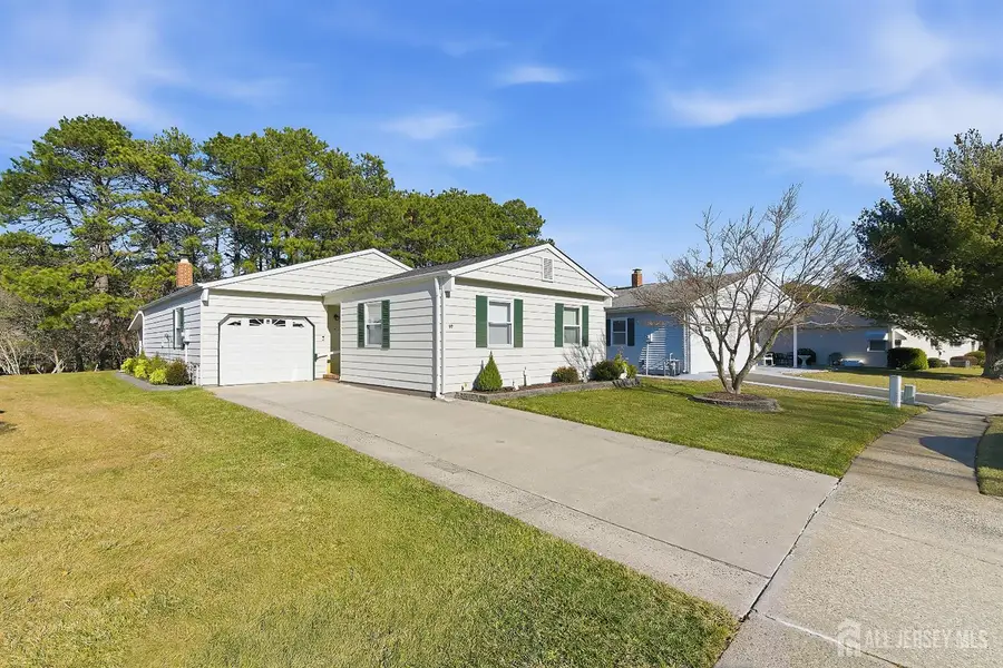-97 Selkirk Avenue, Toms River, NJ 08757 - Image #2