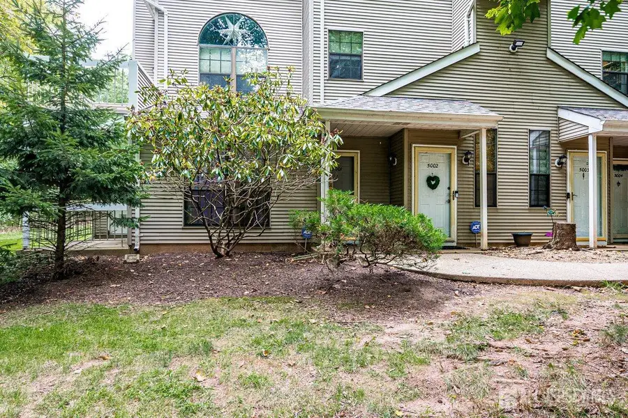 -5001 Stonehedge Road, Edison, NJ 08820 - Image #2