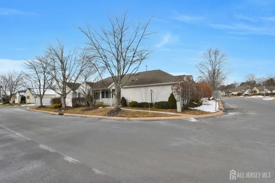 -277 E Nighthawk Drive, Monroe, NJ 08831 - Image #2