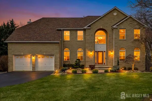 -2 Red Oak Court, Monroe, NJ 08831