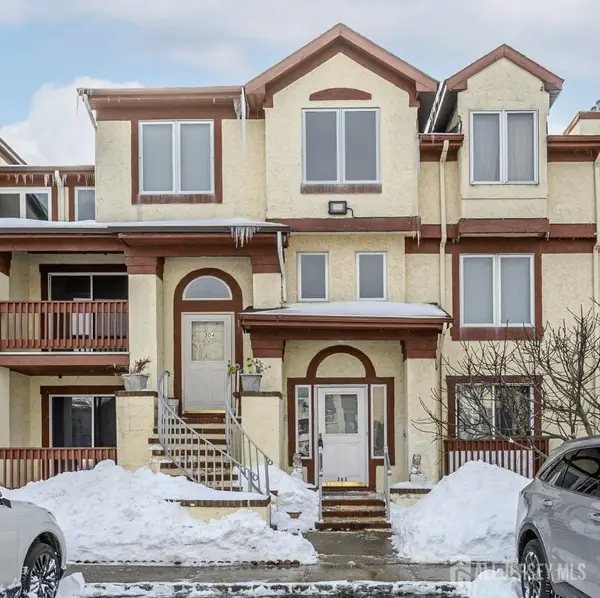 -303 Michaels Court, Woodbridge Proper, NJ 07095