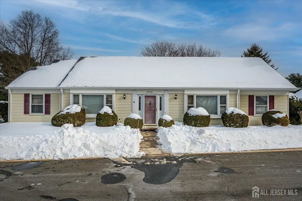 -628 Windsor Way #B, Monroe, NJ 08831 - #1