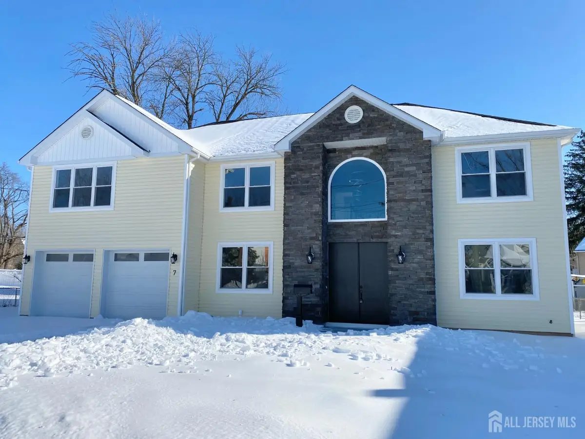 -7 Vale Street, Edison, NJ 08817 - Image #1