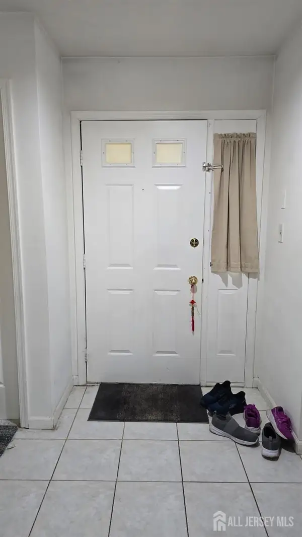 -2805 Cricket Circle, Edison, NJ 08820