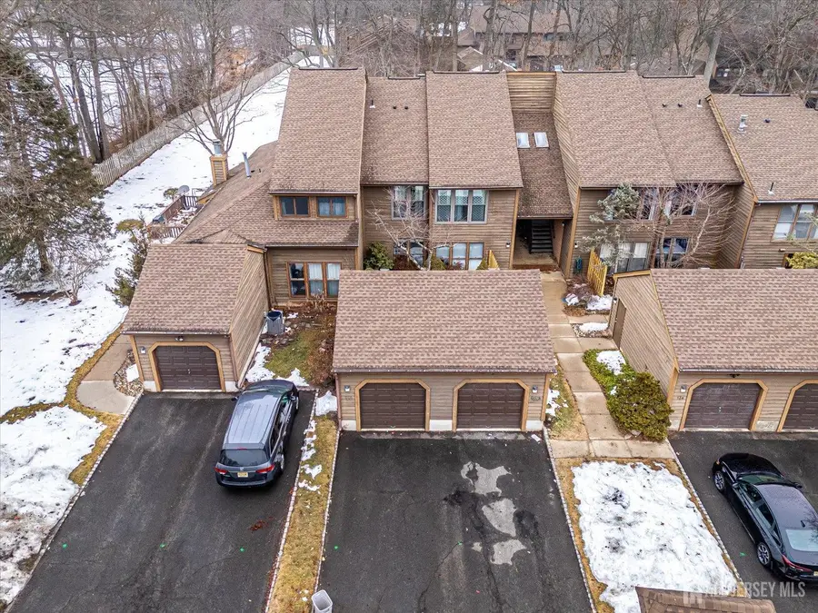 -133 Oakmont Court, Edison, NJ 08820 - #3
