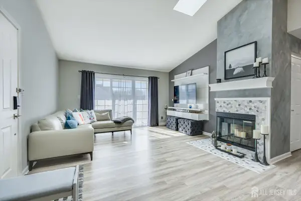 -92 Albury Way, North Brunswick, NJ 08902