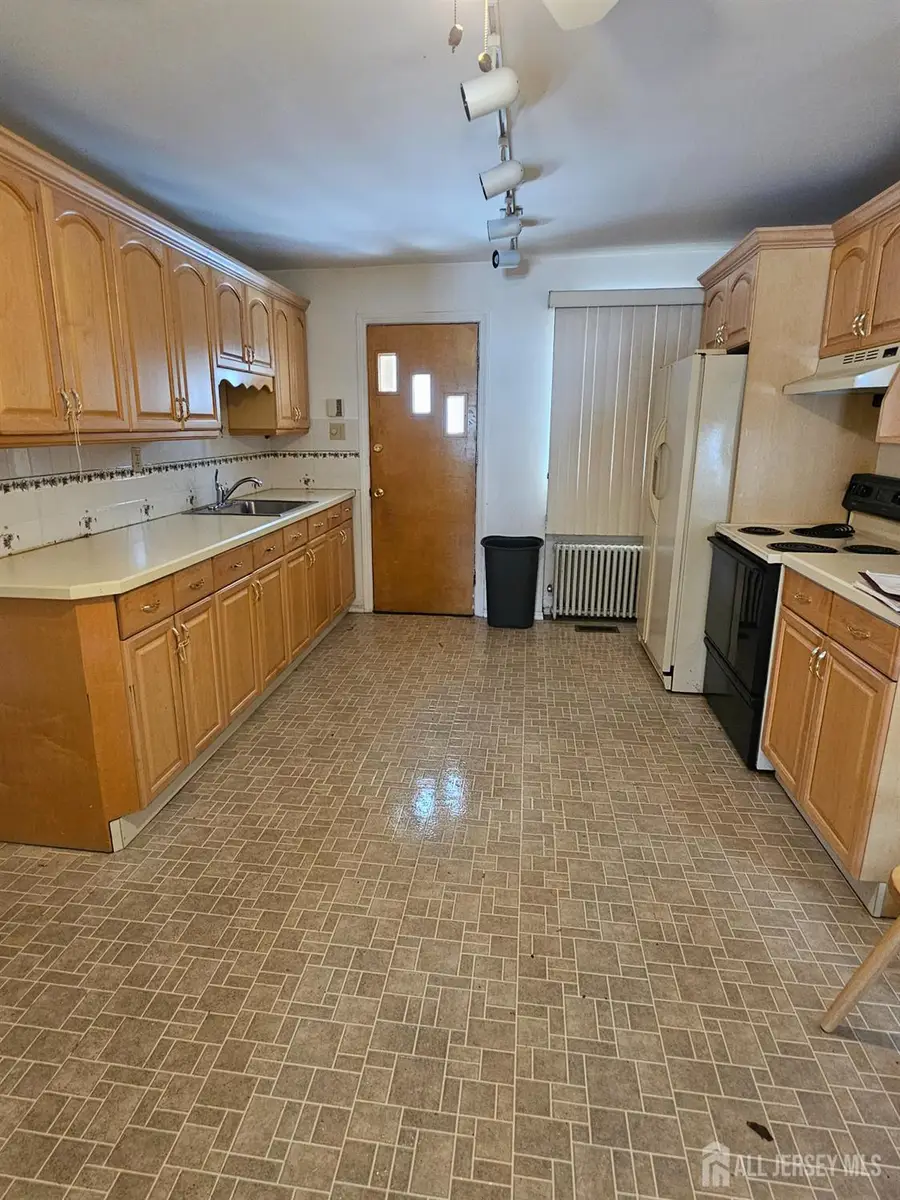 -1924 Caroline Avenue, Linden, NJ 07036 - Image #3