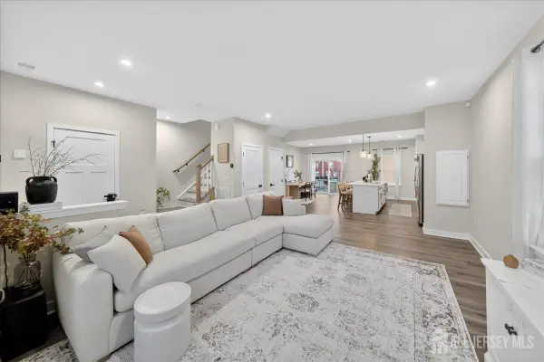 -66 American Way, Aberdeen, NJ 07721