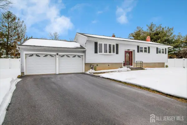 -10 Elizabeth Court, Edison, NJ 08817