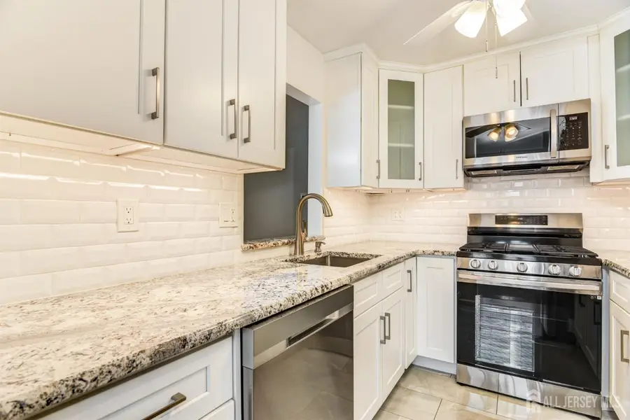 -902 Harbor Club Drive, Parlin, NJ 08859 - #2