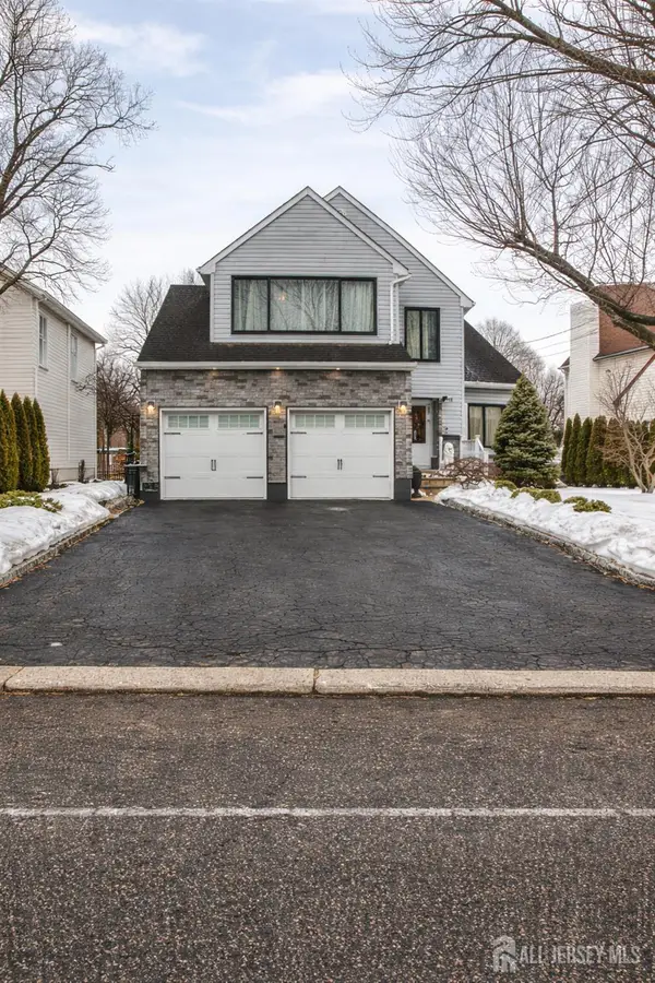 -112 W Willow Street W, Colonia, NJ 07067