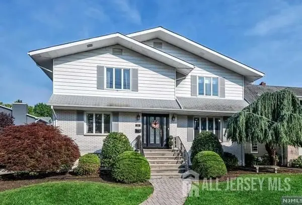 -212 Burton Avenue, Hasbrouck Heights, NJ 07604