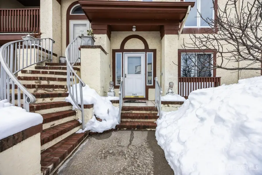 -303 Michaels Court, Woodbridge, NJ 07095 - #2