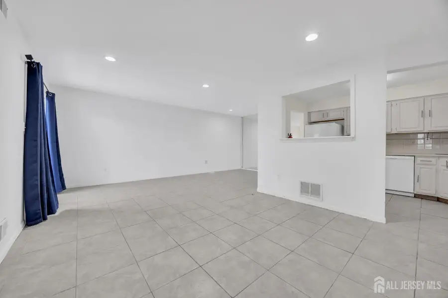 -303 Michaels Court, Woodbridge, NJ 07095 - #3