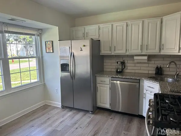 -14 Albury Way, North Brunswick, NJ 08902