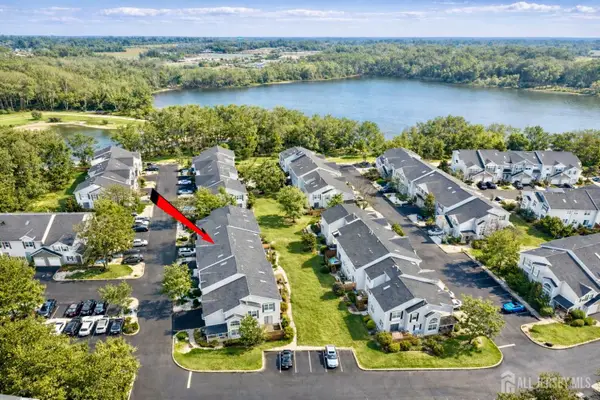 -18 Bridgepointe Drive, South Amboy, NJ 08879