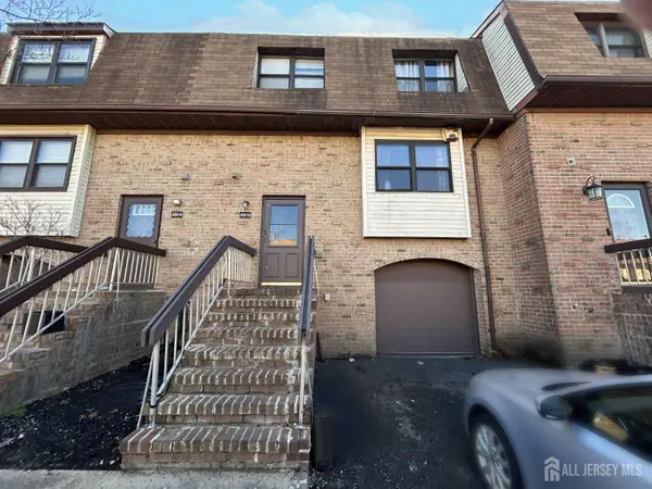 -4905 North Oaks Boulevard, North Brunswick, NJ 08902