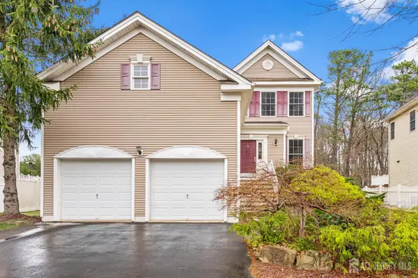 -28 Walden Court, Old Bridge, NJ 08857