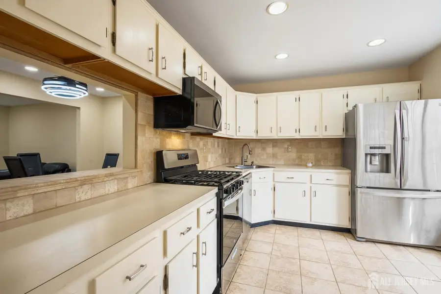 -374 Constitution Circle, North Brunswick, NJ 08902 - #2