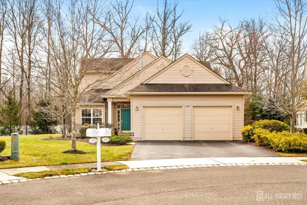 -109 Fontaine Court, Monroe, NJ 08831