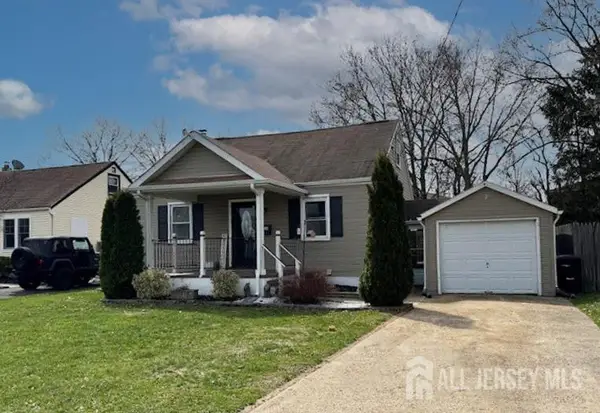 -34 Eisenhower Avenue, Spotswood, NJ 08884