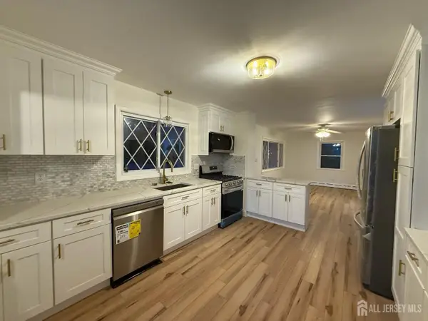 -126 N Lakeside Drive N, Piscataway, NJ 08854