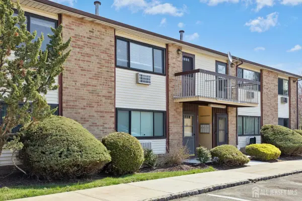 -324 Cricket Lane, Woodbridge Proper, NJ 07095