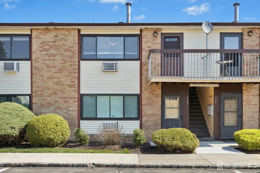 -324 Cricket Lane, Woodbridge, NJ 07095 - #2