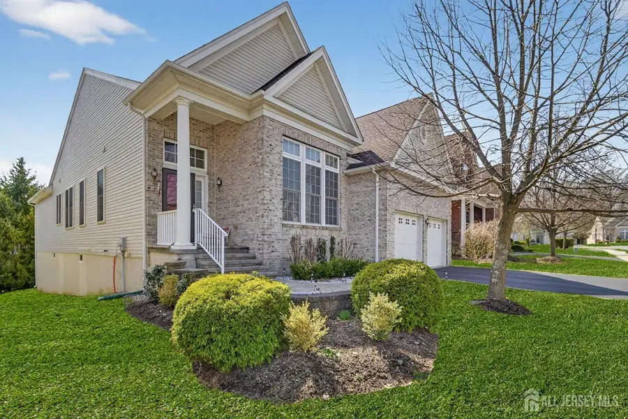 -6 Inverness Drive, Kendall Park, NJ 08824 - #2