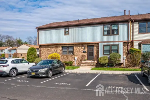 -2 Highview Drive, Woodbridge Proper, NJ 07095