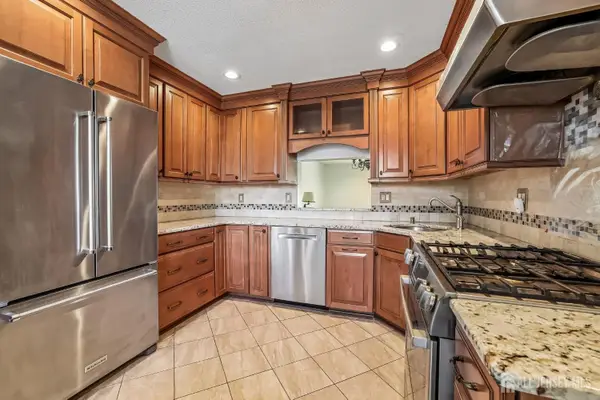 -293 Bromley Place, East Brunswick, NJ 08816