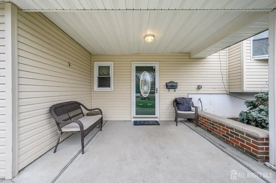 -20 Hollywood Drive, Woodbridge, NJ 07095 - #2