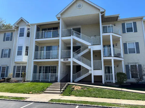 -17 Pembrook Avenue, North Brunswick, NJ 08902