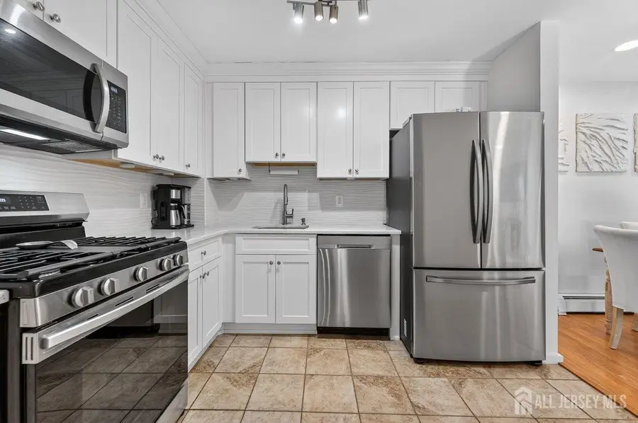 -810 Cricket Lane, Woodbridge, NJ 07095 - #2