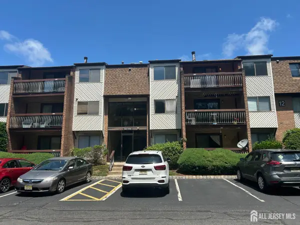 -107 Edison Glen Terrace, Edison, NJ 08837