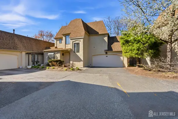 -38 Carriage Place, Edison, NJ 08820