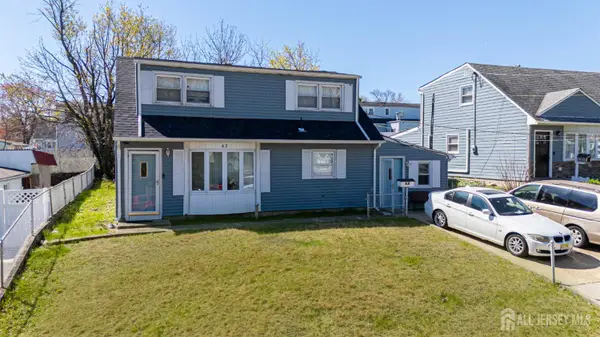 -42 Kendall Drive, Sayreville, NJ 08859